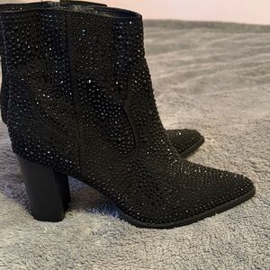 Crown vintage Elie size 8 Black rhinestone Pointed-Toe Ankle Boots
